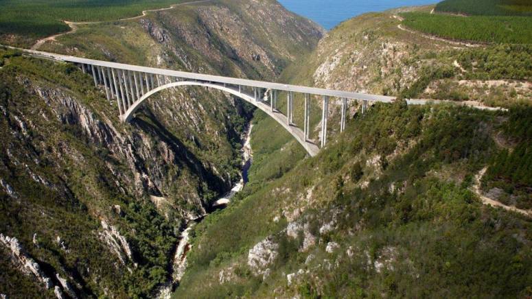Lodge facilities and outdoor areas at Storms River